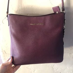Michael Kors Jet Set Large Messenger Purse